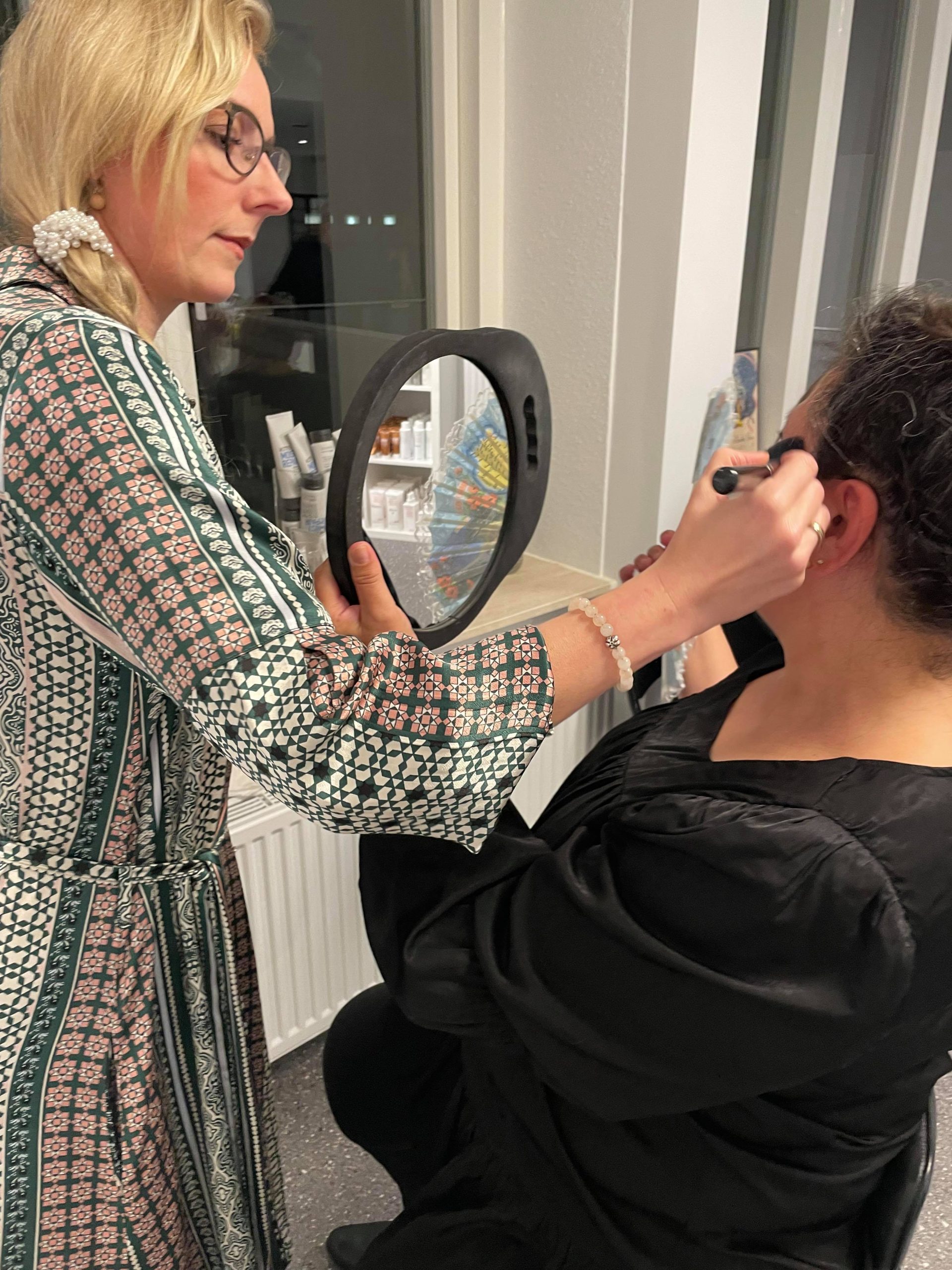 makeup vejledning hos Somé hair and and makeup art Sonja Tinggård-Jensen